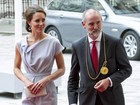 Elegante, Kate Middleton participa de evento para promover a Inglaterra