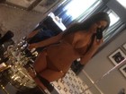Kim Kardashian exibe suas curvas em foto de biquíni