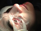 Ceará posta foto da cirurgia no olho de Mirella Santos