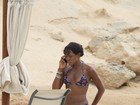 Aos 42, Naomi Campbell exibe boa forma em Ibiza. Veja frente e verso
