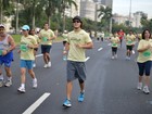 Lúcio, de 'Avenida Brasil', participa de corrida no Rio