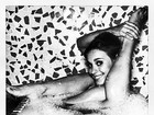 Carolina Dieckmann dá uma de 'contorcionista' em foto em banheira