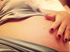Mamãe Angélica posta foto de grávida: 'carinho no barrigão'