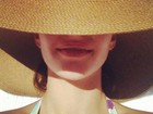 Mulher de Kaká posta foto de chapéu e protetor: 'Nada de sol no rosto!'