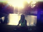 Dany Bananinha posta foto em que aparece meditando 