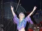 Mirella Santos mostra barriga sequinha em espetáculo de circo