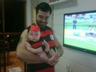 Priscila Pires posta foto do filho com roupinha do Flamengo