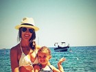 Alessandra Ambrósio curte dia de sol na Sicília