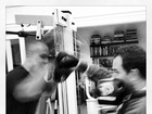 Luciano Camargo treina boxe: 'Gordura, sai do meu corpo'