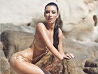 De férias no Havaí, Kim Kardashian posta foto sensual em praia