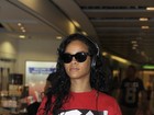 Rihanna usa roupa com estampa que faz referência à maconha