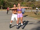 Thiago Ximenez e Graciella Carvalho patinam juntos e mostram corpões