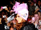 Lady Gaga usa adereço na cabeça com desenho da Branca de Neve