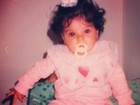 Sthefany Brito posta foto de quando era bebê, com lacinho e chupeta