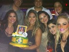 Mayra Cardi comemora aniversário com amigos em Las Vegas