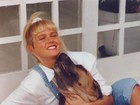 Xuxa posta foto antiga abraçando cachorro de estimação