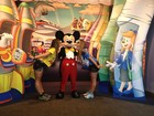 Bailarinas do Faustão viajam para Disney e posam com Mickey e cia