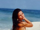 Solange Gomes posta foto, aos 20 anos, de topless na praia