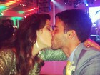 Ivete Sangalo beija o marido em festa de casamento