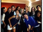 Juliana Paes posta foto com parte do elenco de 'Gabriela'