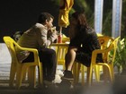 Paloma Bernardi e Thiago Martins lancham em quiosque carioca