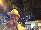 Terrence Howard come pipoca após festival de cinema