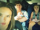 Alessandra Ambrósio posta fotos com os filhos