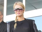 Sem sutiã, Paris Hilton desembarca na Turquia