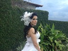 Débora Lyra, a Miss Brasil 2010, posa de noiva para revista