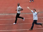 Usain Bolt brinca de apostar corrida com o prefeito do Rio, Eduardo Paes