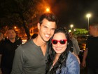 Taylor Lautner vai falar com fãs na porta de hotel no Rio, diz jornal