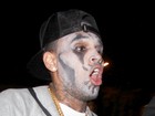 Chris Brown pinta o rosto para festa de Halloween