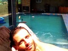 Vida boa: Henri Castelli curte dia de piscina