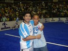 Neymar posta foto de quando era criança ao lado de Maradona 