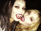 Vanessa Hudgens posta foto fantasiada de vampira sexy em site 