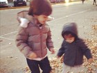 Filhos de Kaká se divertem durante passeio com Carol Celico