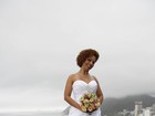 Ex-Globeleza Valéria Valenssa se veste de noiva em ensaio fotográfico