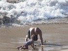 Durão no cinema, Vin Diesel vira criança na praia com a filha