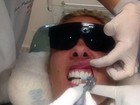 Adriane Galisteu cuida dos dentes: 'Limpando até a alma'