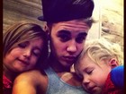 Fofos! Justin Bieber posta foto com os irmãos