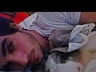 Fiuk posta foto abraçado com seu cachorro: 'Linda e gostosa'