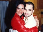 Solange Gomes abre o baú e posta foto abraçada ao cantor Luciano