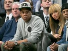 Beyoncé acompanha Jay-Z em partida de basquete nos EUA