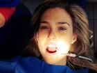 Bar Refaeli posta foto na cadeira do dentista: 'Ai'
