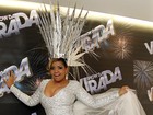 Gaby Amarantos usa vestido curto e decotado no ‘Show da Virada’