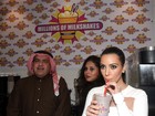 Kim Kardashian sai da dieta em inauguração de loja