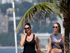 Luiza e Yasmin Brunet fazem caminhada juntas no Rio