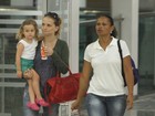 Fernanda Rodrigues e a filha Luiza passeiam em shopping