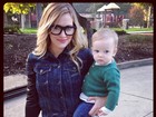 Hilary Duff posta foto com o filho Luca em parque
