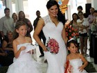Juliane Almeida, ex-morena do É o Tchan, desfila de noiva